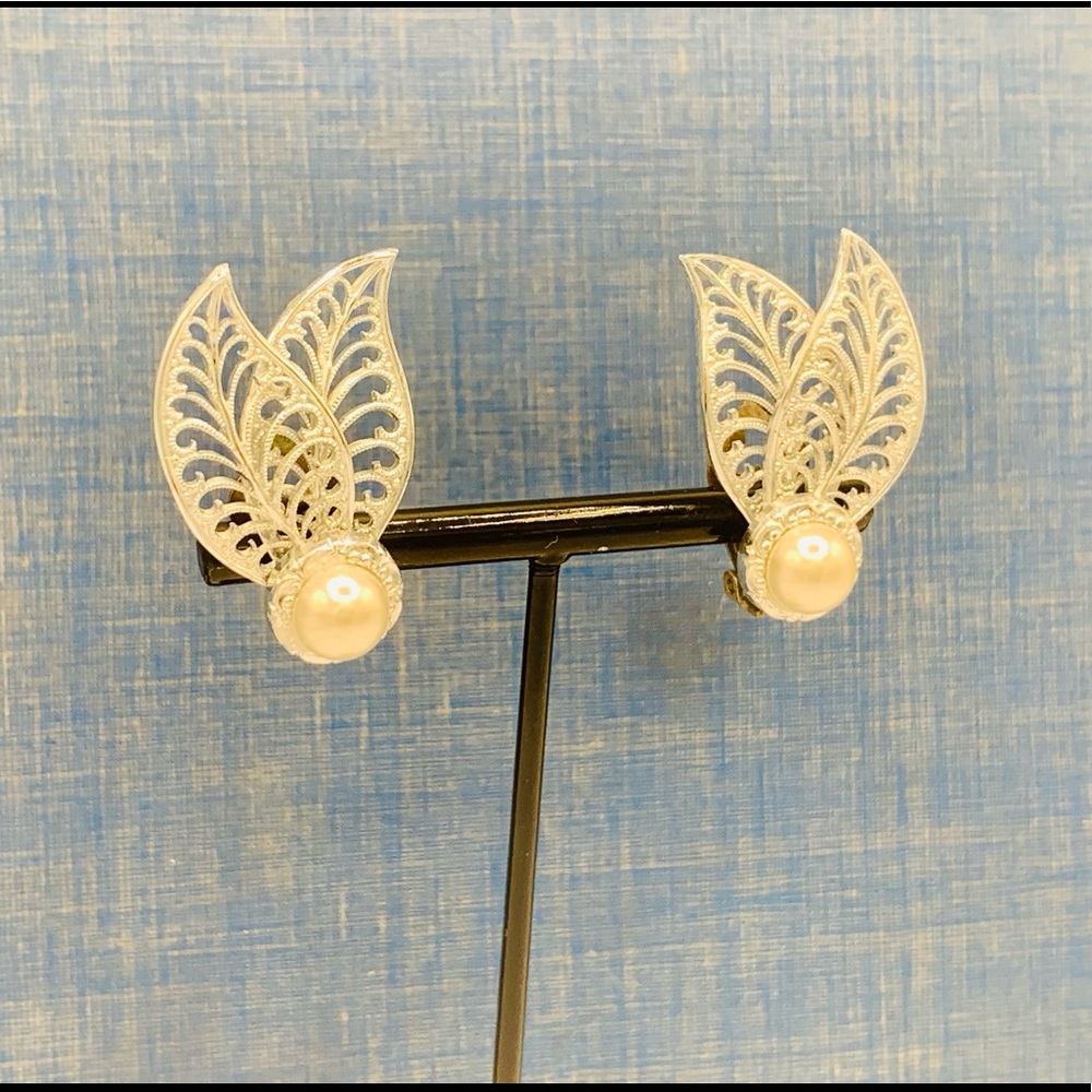Vintage filigree clip on leaf earrings silver